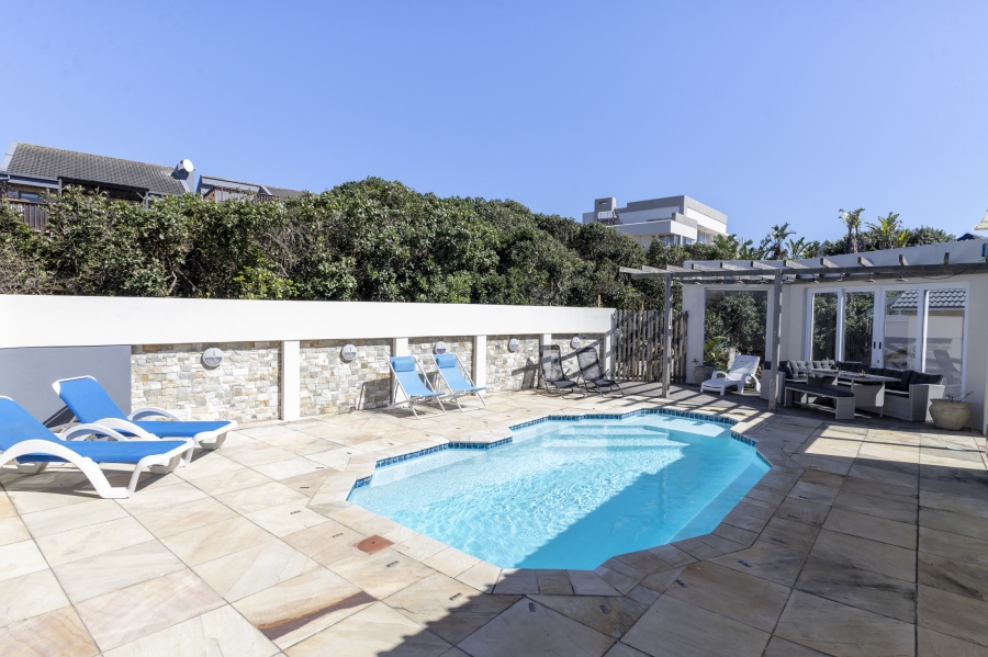 6 Bedroom Property for Sale in West Beach Eastern Cape